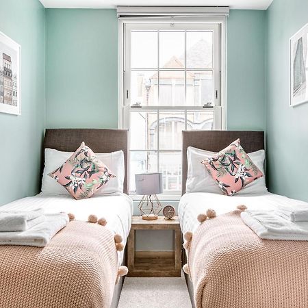 Homely 2 Beds Apt Up To 5 Guests-Wifi By Tent Serviced Apartments Chertsey Exterior foto